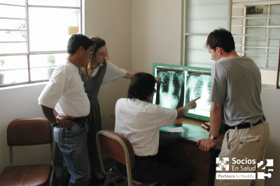 Primeros estudios de tuberculosis multirresistente liderado por Socios En Salud, Perú.